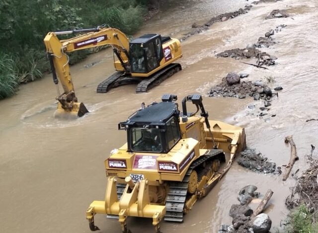 El Gobierno del Estado de Puebla, a través de la Secretaría de Infraestructura, realiza trabajos preventivos de desazolve en los ríos Silima y San Marcos.