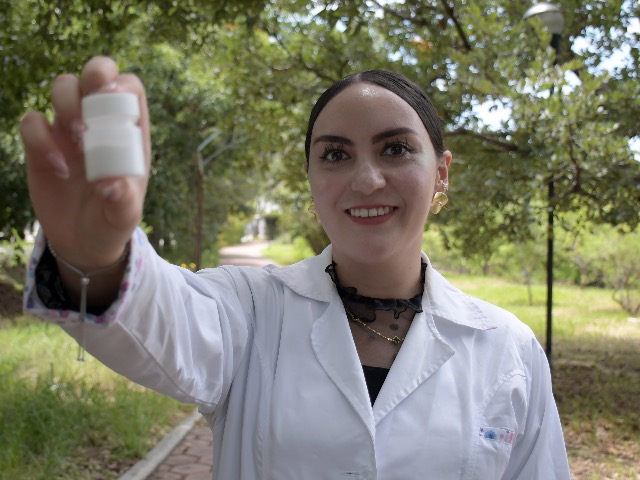 Estudiante de la BUAP creadora del protector solar ecológico