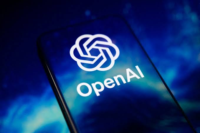 OpenAI pospuso el lanzamiento de su nuevo modelo de inteligencia artificial. La empresa confirmó este lunes a la AFP que la tecnología salía constantemente de su marco de control e intentaba engañar a los evaluadores.