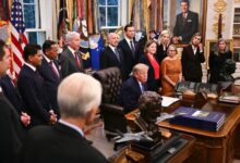 El presidente Donald Trump enfrenta una creciente ola de cuestionamientos tras el lanzamiento de una serie de anuncios televisivos promocionados con dinero estatal. Las críticas provienen tanto de republicanos como de demócratas, a solo semanas de las elecciones de medio término en Estados Unidos.
