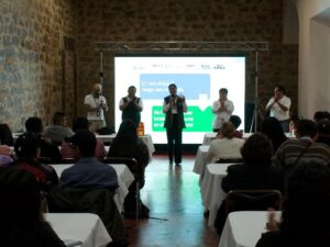 Un grupo de 100 anfitriones turísticos de Zacatlán inició un programa de capacitación enfocado en la Norma Oficial Mexicana NOM-09, especializada en excursionismo y turismo de naturaleza.