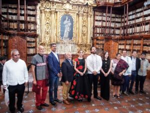 En la ciudad de Puebla, decenas de turistas nacionales e internacionales abarrotaron este sábado 5 de septiembre la Biblioteca Palafoxiana para celebrar su 380 aniversario.