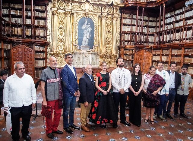 En la ciudad de Puebla, decenas de turistas nacionales e internacionales abarrotaron este sábado 5 de septiembre la Biblioteca Palafoxiana para celebrar su 380 aniversario.