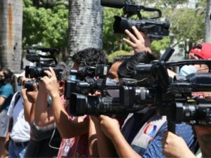El Ministerio del Interior pidió disculpas públicas a la prensa y rechazó cualquier intento de amordazar a los medios tras destaparse un archivo secreto con perfiles ideológicos de decenas de comunicadores.