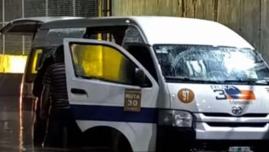 Seis personas perdieron la vida la tarde del domingo 6 de septiembre tras quedar atrapadas dentro de una combi de transporte público en Tultitlán, Estado de México. El vehículo quedó inmovilizado por una severa inundación y las autoridades atribuyen los fallecimientos a una intoxicación por gas dentro de la cabina.