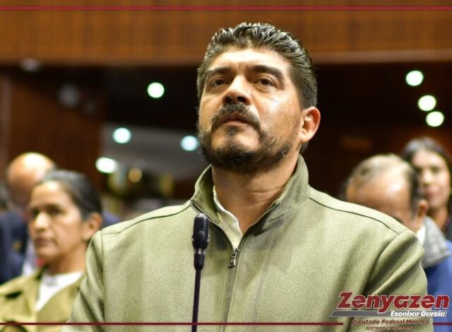 Autoridades policiales hallaron sin vida al diputado federal de Morena, Zenyazen Escobar García, dentro de su vehículo en la carretera federal Veracruz-Xalapa. El hallazgo se registró a la altura de la localidad de La Gloria, dentro del municipio de Puente Nacional.