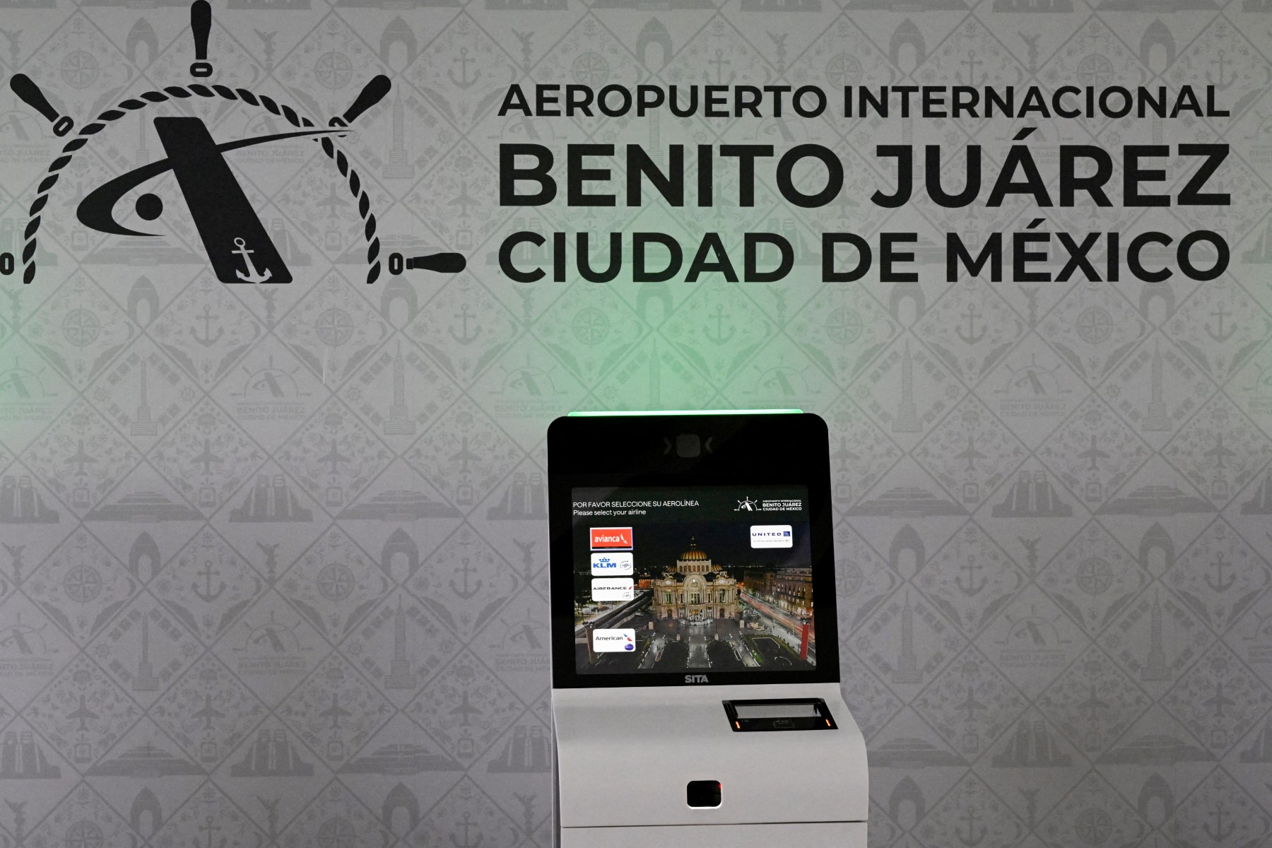 Huracán Trudy amenaza vuelos del AICM a nueve estados