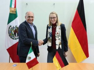 El gobierno de Puebla recibió la visita oficial de María Margarete Gosse, embajadora de la República Federal de Alemania en México, quien fue recibida por Víctor Gabriel Chedraui, titular de la Secretaría de Desarrollo Económico y Trabajo (SEDETRA).