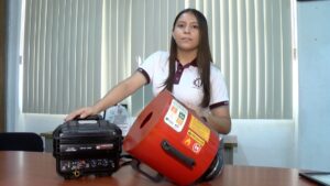Ángela Karime gana oro con su invento “Vortex Tech” en Indonesia; conoce las becas e incentivos educativos vigentes y postula