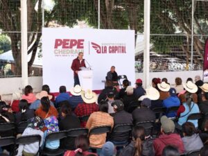 El presidente municipal, Pepe Chedraui, presentó ante habitantes de San Andrés Azumiatla los resultados y acciones implementadas en la junta auxiliar, como parte del informe de su segundo año de gobierno.