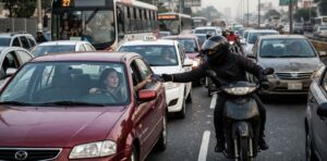 Conoce el nuevo modus operandi de robo en embotellamientos, los motoladrones