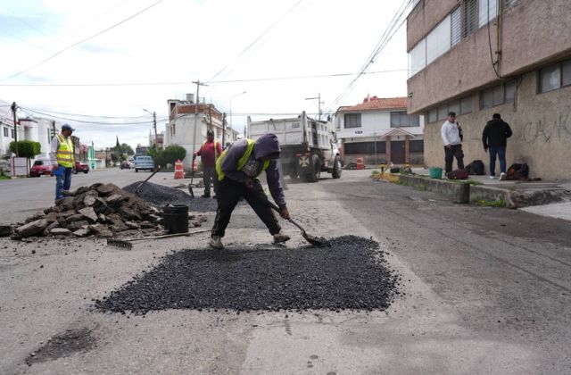 Continúan labores de bacheo en Puebla capital Conoce los puntos de intervención este martes