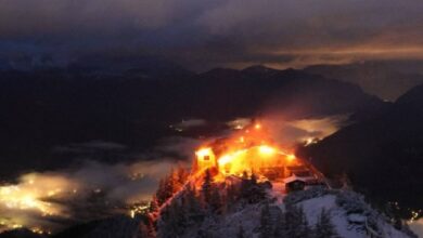 La policía alemana detuvo este sábado a un sospechoso tras registrarse un voraz incendio en el "Nido del Águila" (Kehlsteinhaus), la histórica residencia de montaña de Adolf Hitler en el estado de Baviera.
