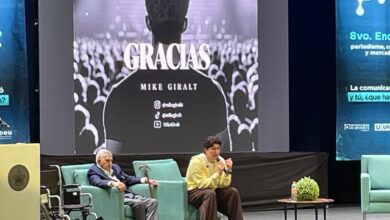 Durante el conversatorio “La nueva forma de informar”, en el marco del 8vo. Encuentro de Periodismo, Comunicación y Mercadotecnia NÓMADAS, se presentaron el influencer y creador de contenido Mike Gilralt y su abuelo, Don Alberto.