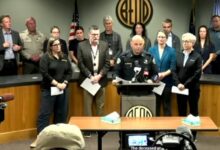 Las autoridades policiales confirmaron la muerte de tres menores de edad y un profesor tras registrarse un tiroteo en una escuela primaria de la ciudad de Bend, ubicada en el estado de Oregon, al noroeste de Estados Unidos.