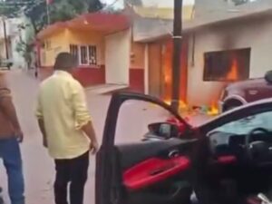 Un fuerte operativo desplegado por la Secretaría de Seguridad Ciudadana (SSC), en coordinación con la Policía Municipal de Tepeyanco, derivó en la detención de seis personas y la movilización del Cuerpo de Bomberos tras registrarse una riña colectiva y el incendio de un domicilio en la calle 20 de Noviembre.