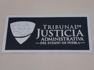En el Congreso del Estado de Puebla se aprobó el dictamen por el que se reforman los artículos primero y décimo transitorios de la Ley Orgánica del Tribunal de Justicia Administrativa, el cual establece que la entrada en vigor del ordenamiento será a partir del 15 de septiembre de 2028.