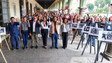 La presidenta municipal de San Pedro Cholula, Tonantzin Fernández, realizó el corte de listón inaugural de la exposición fotográfica “¡2 de octubre no se olvida!”, ubicada en el Portal Guerrero, frente a la Presidencia Municipal.