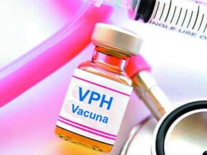 La Organización Mundial de la Salud (OMS) recomendó este martes evaluar la vacunación contra el virus del papiloma humano (VPH) en niñas de cuatro a ocho años. La propuesta busca mejorar las tasas de inmunización y acelerar la prevención del cáncer de cuello uterino a nivel global.