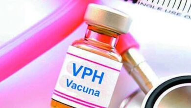 La Organización Mundial de la Salud (OMS) recomendó este martes evaluar la vacunación contra el virus del papiloma humano (VPH) en niñas de cuatro a ocho años. La propuesta busca mejorar las tasas de inmunización y acelerar la prevención del cáncer de cuello uterino a nivel global.